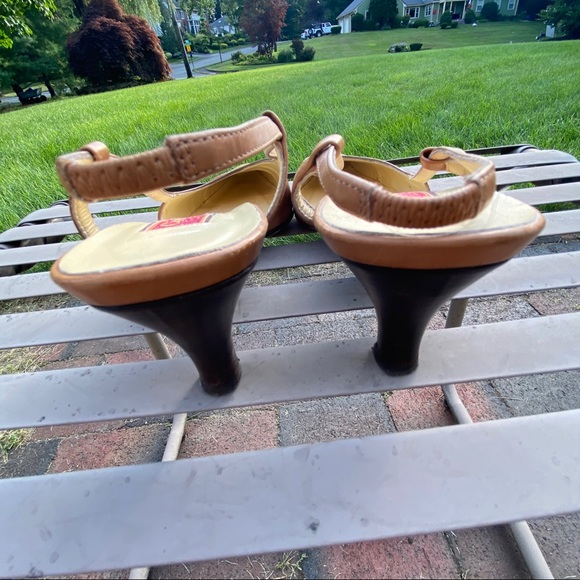 Cole Haan kitty heels - Picture 4 of 9